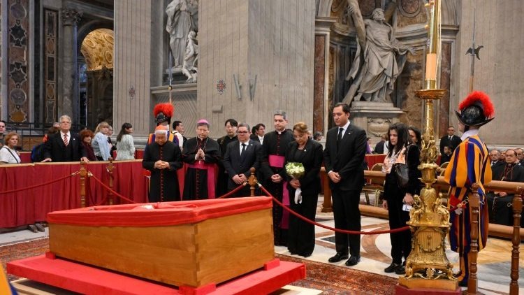 Papa Franciscus için cenaze töreni