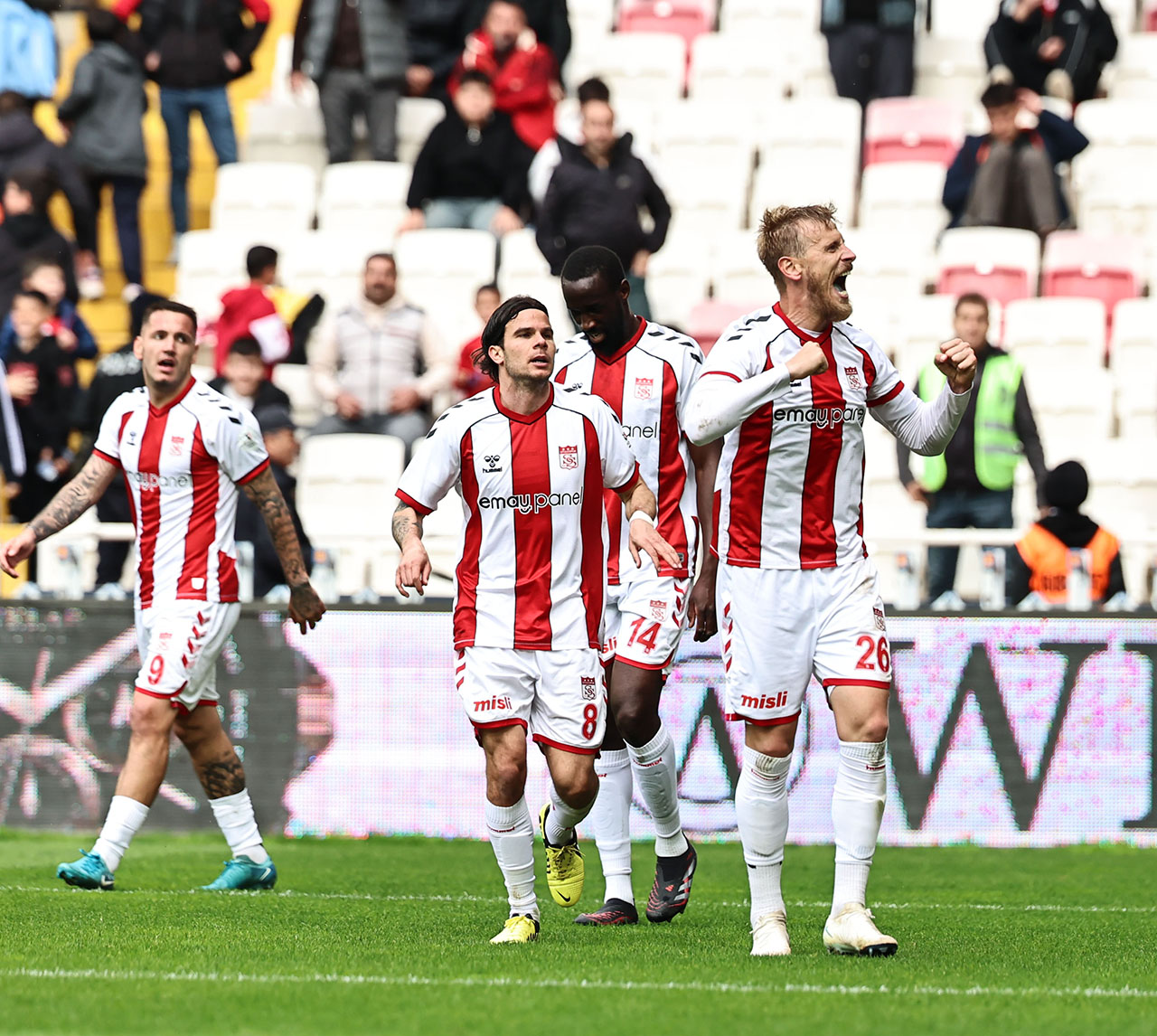 Sivasspor, Antalyaspor'u yenerek ligde 9. galibiyetini aldı!