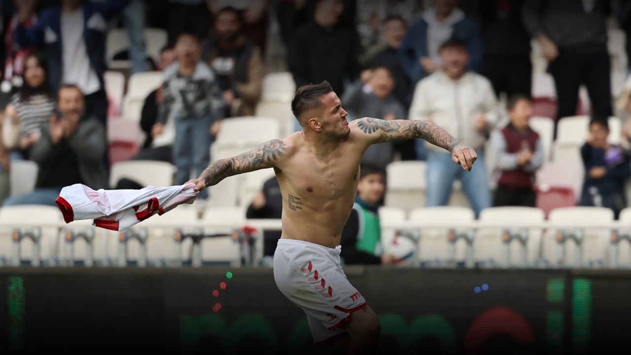 Manaj, Antalya ağlarını havalandırdı! Sivasspor'un golcüsü yine iş başında!