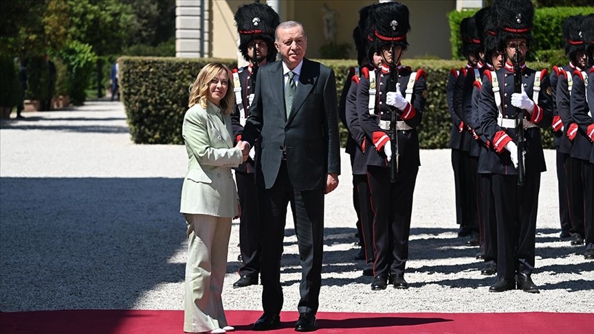 Erdoğan İtalya'da resmi törenle karşılandı