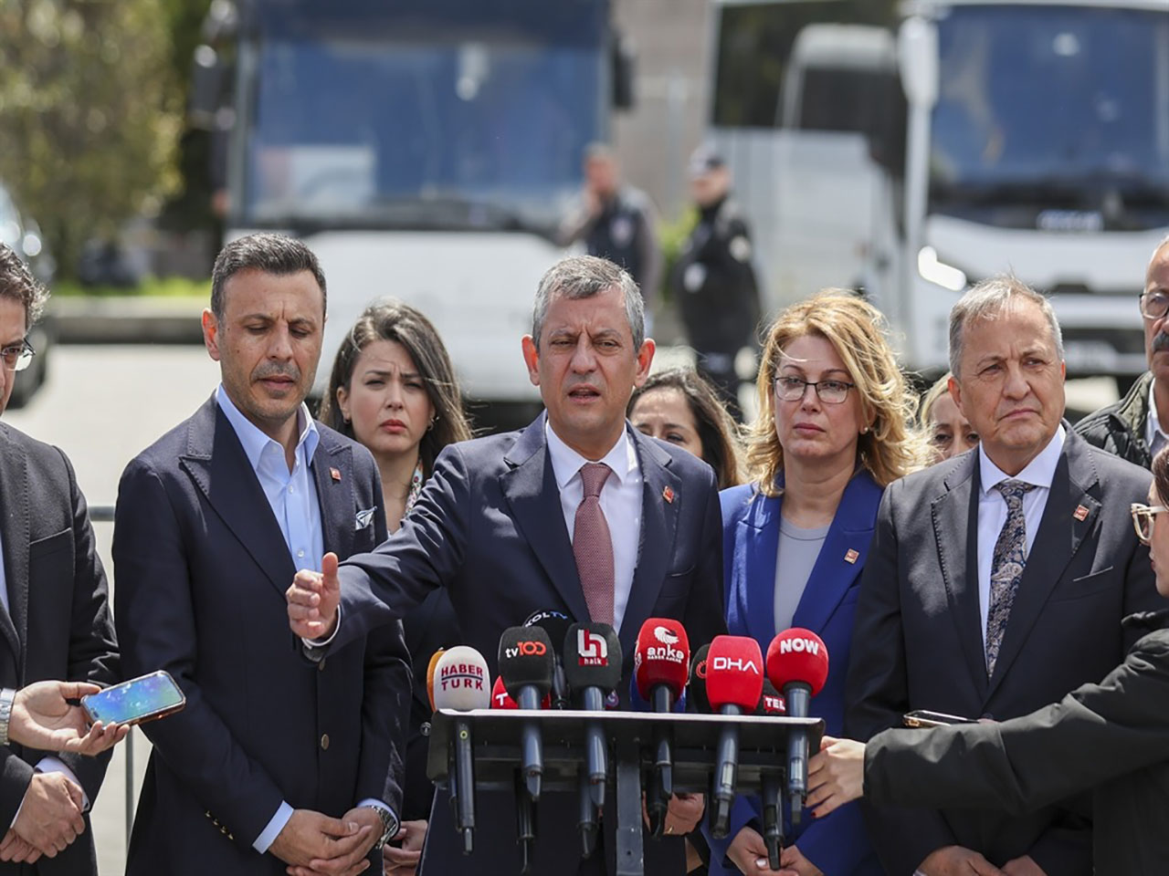 Özgür Özel, Özdağ'ın duruşması sonrasında sert konuştu!