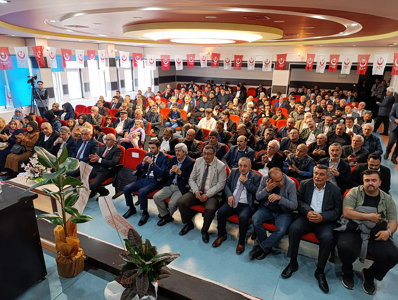 10 Yıldır Başkandı, Görevi Teslim Etti