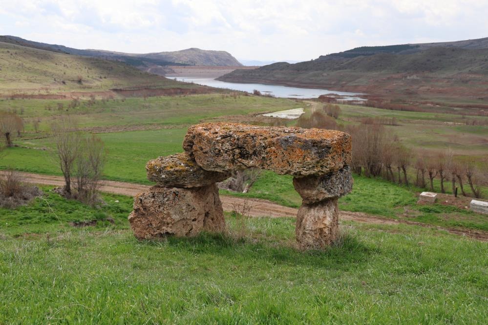 Sivas'taki Köyde Kimsenin Dokunmadığı Taş! Sırrı Ortaya Çıktı...