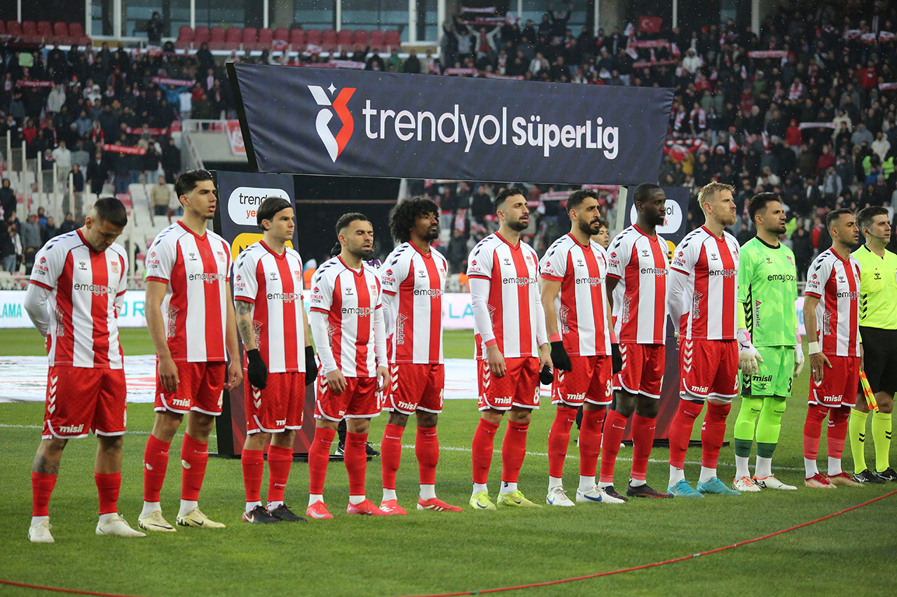 Sivasspor’da 2 Futbolcu Cezaya Doğru!