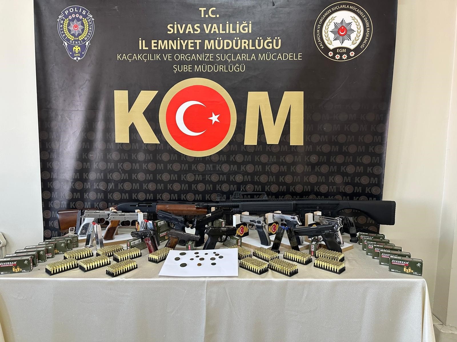 Sivas’ta Suça Geçit Yok! Silahlar, Bıçaklar, Suçlular Ele Geçirildi!