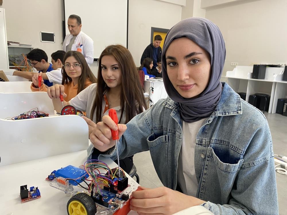 Sivas'ta aranan personel bu okuldan çıkıyor
