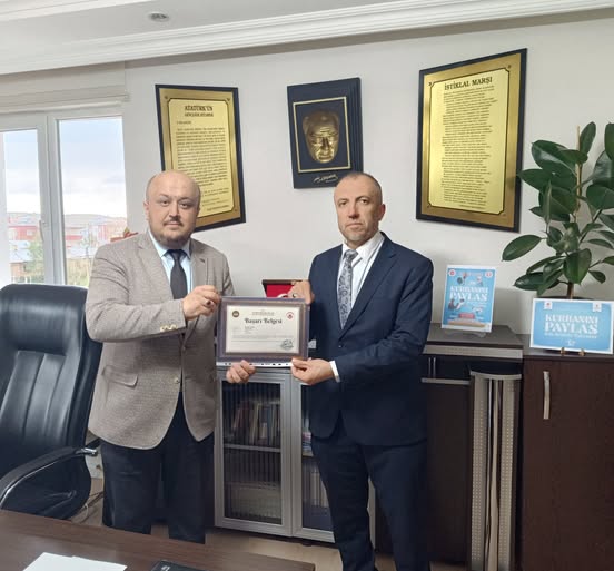 imam Murat Güveç'e başarı belgesi verildi