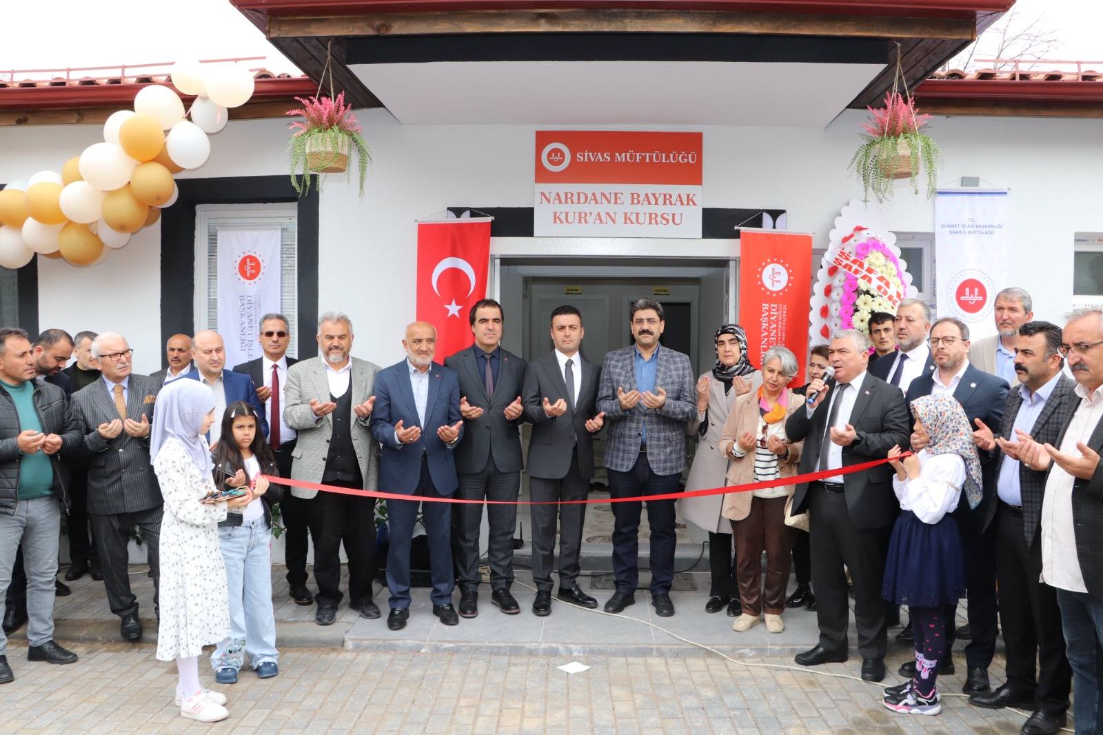Vefat eden eşi için Sivas'a Kur'an Kursu yaptırdı