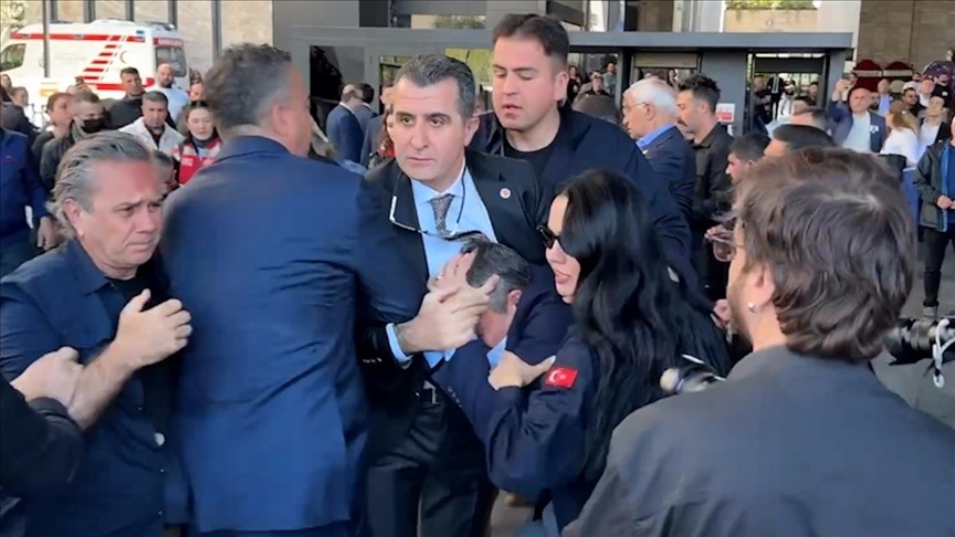 Özgür Özel'e yumruklu saldırı