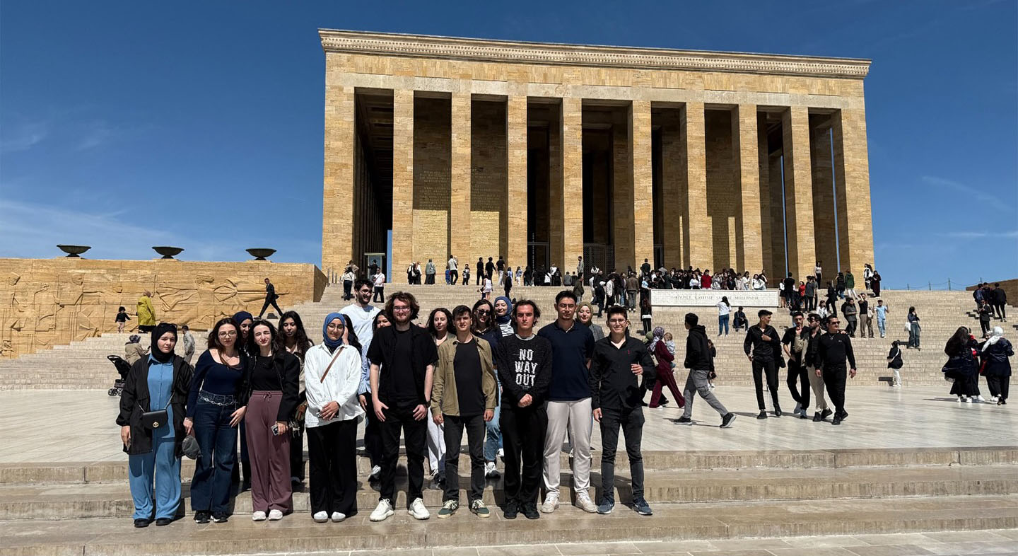 SBTÜ, Gençlik Zirvesi'nde