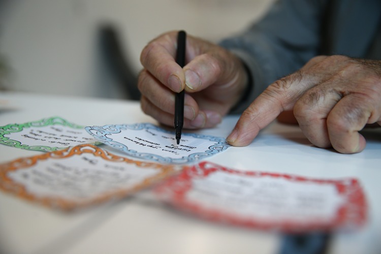 Yaşlıların nasihatleri hastanenin duvarlarını süslüyor
