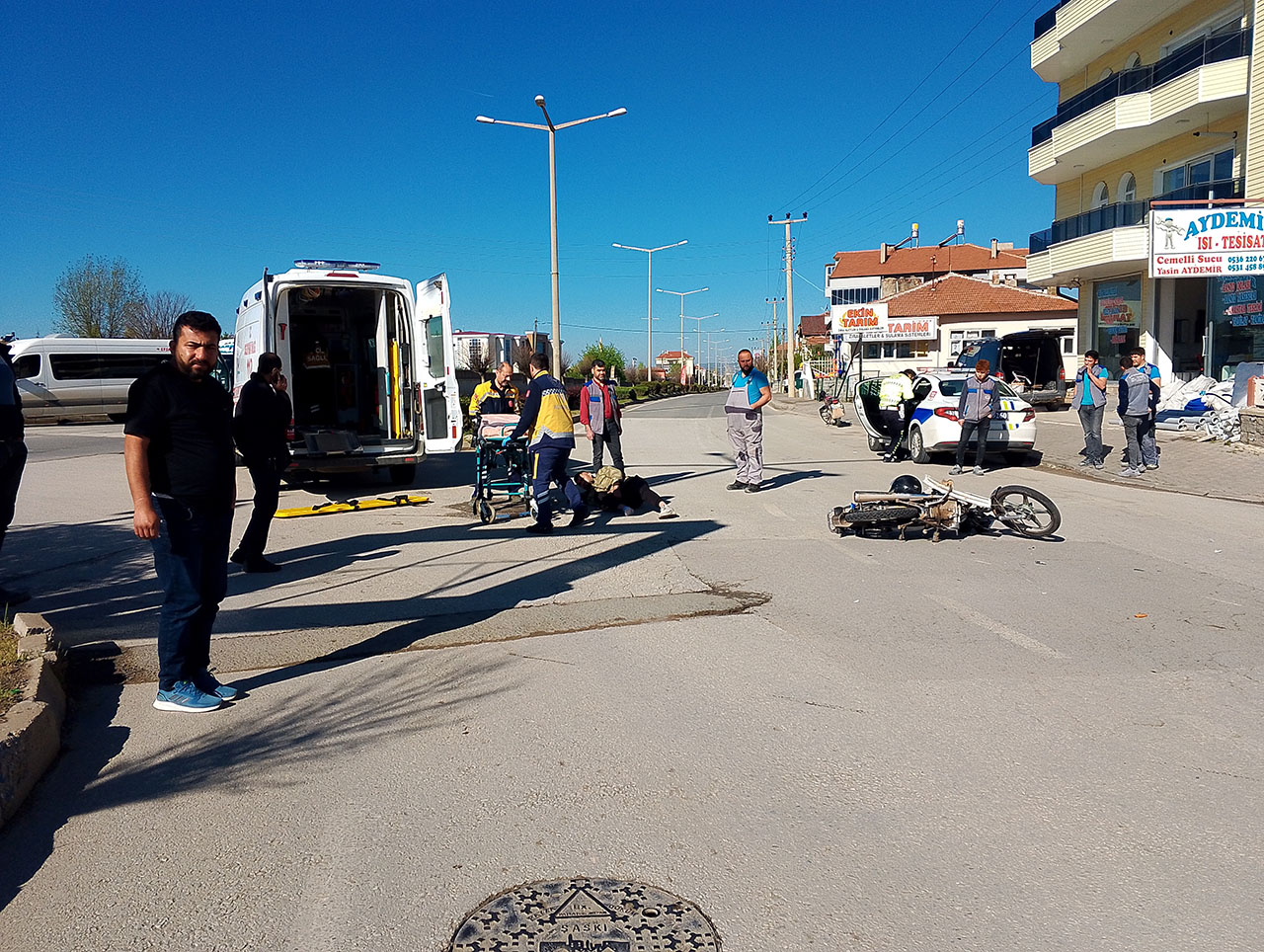 Sivas'ta motosikletle minibüs çarpıştı!