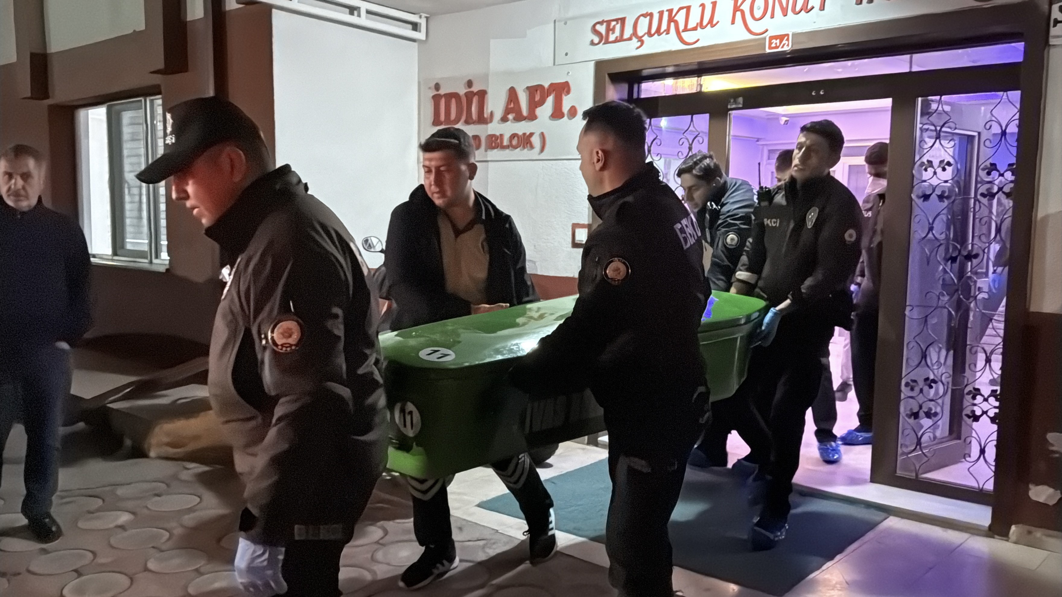 Sivas'ta İki kardeş boğazları kesilmiş olarak bulundu