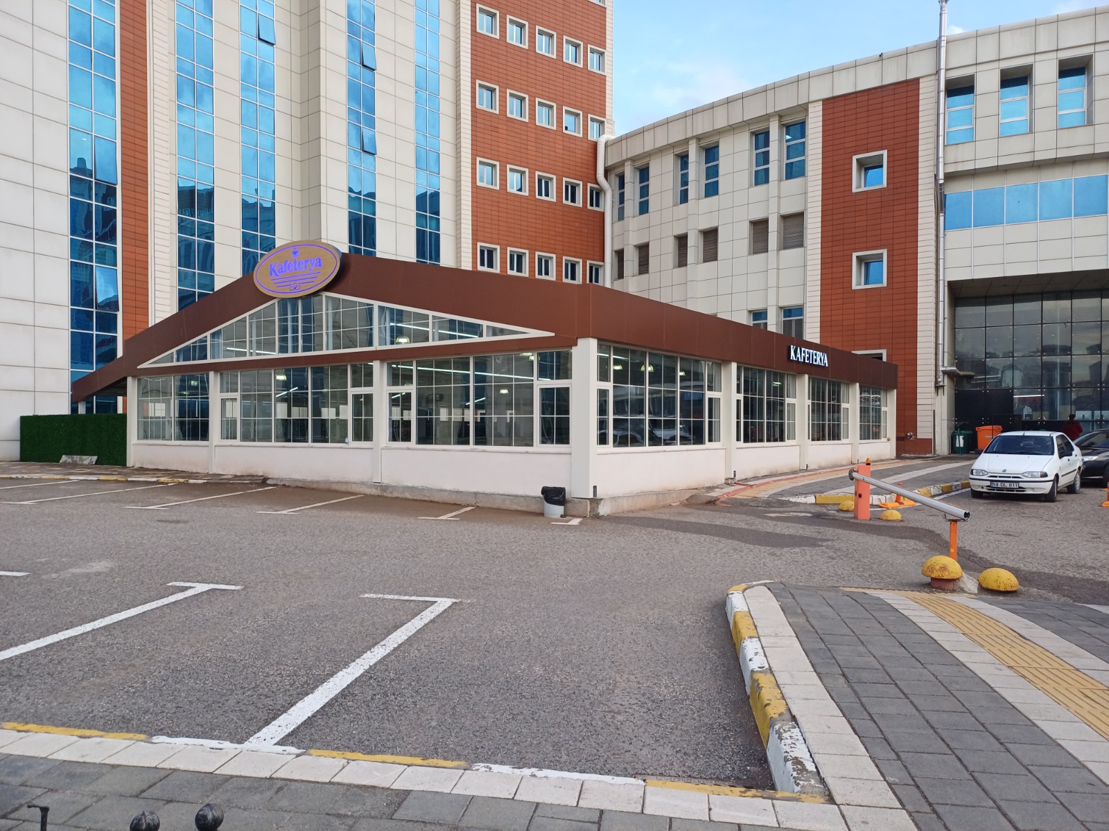 Tavuk dönerci, kebapçı, bakkal... Hepsi aynı dertten yakınıyor: 'Devletle rekabet edemiyoruz!