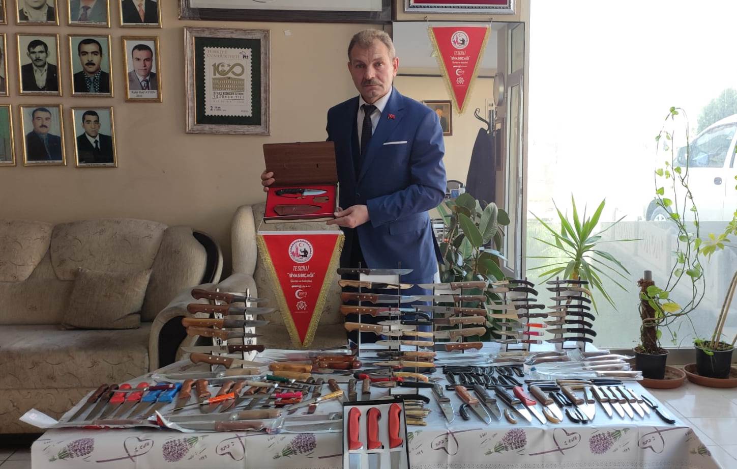 Sivaslı Bıçakçı Esnafından Şehit Ailelerine Anlamlı Destek