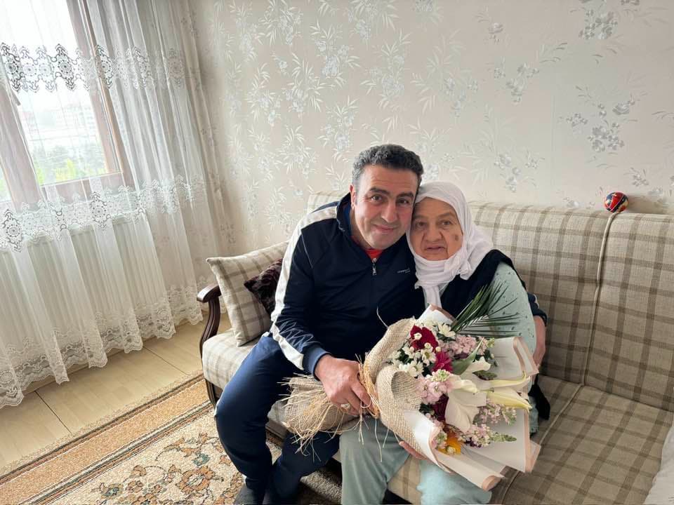 Hakan Demirgil'den Anneler Günü mesajı