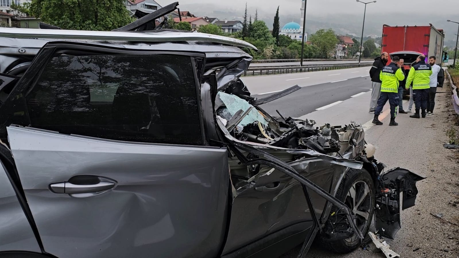 Cip TIR'a arkadan çarptı!