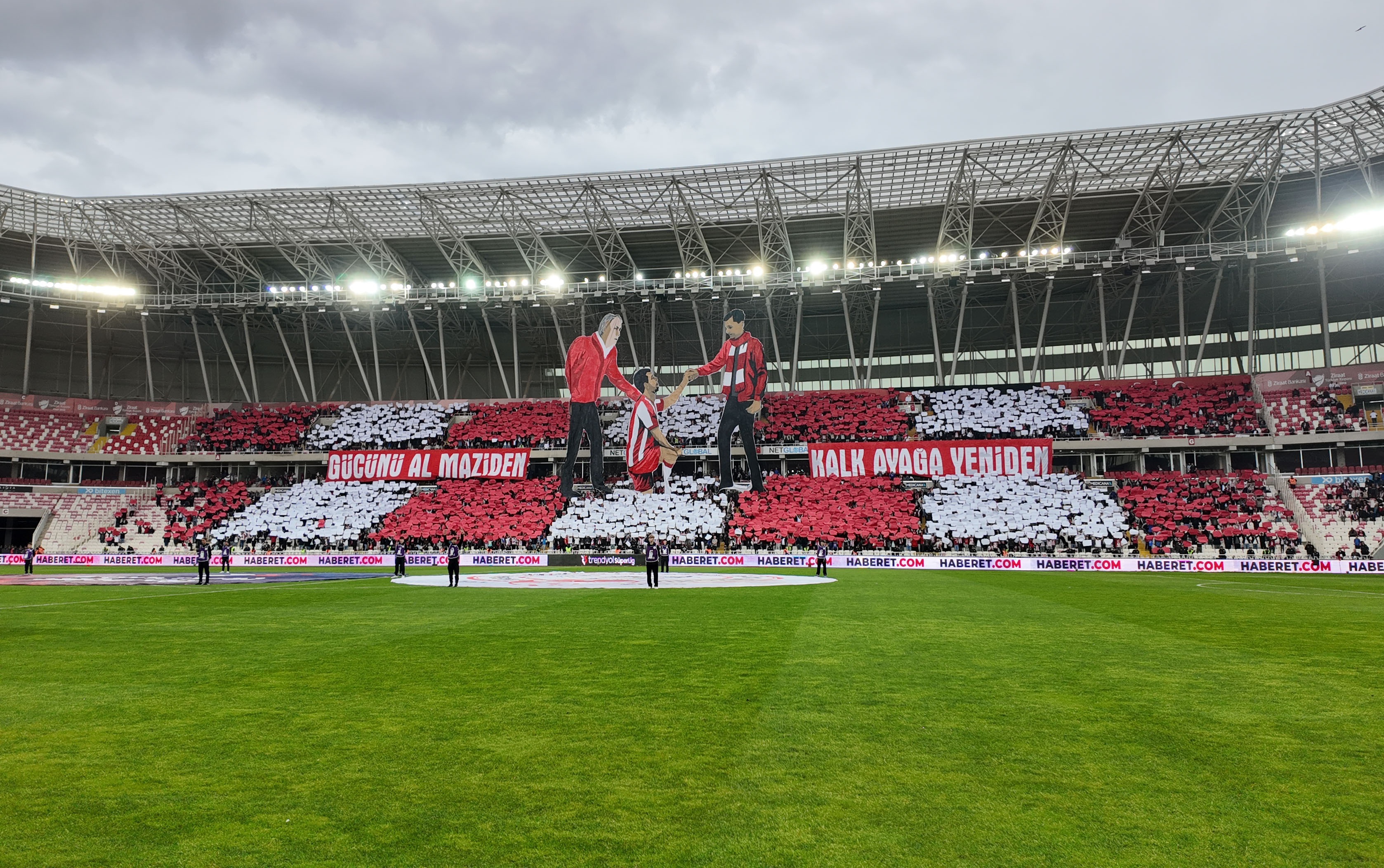 Sivasspor taraftarından muhteşem koreografi