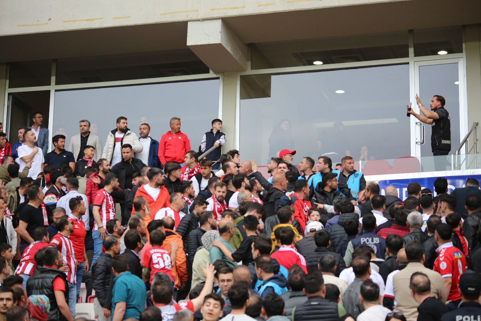 Sivas’ta ‘Yönetim İstifa’ Sesleri