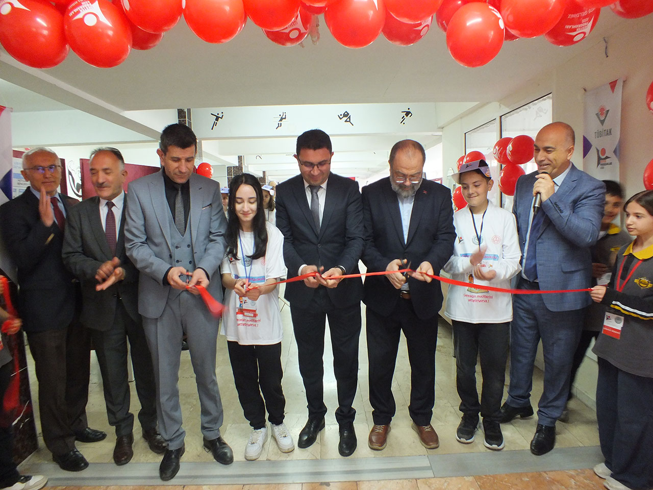 Sivas'ta TÜBİTAK 4006 Bilim Fuarı açıldı