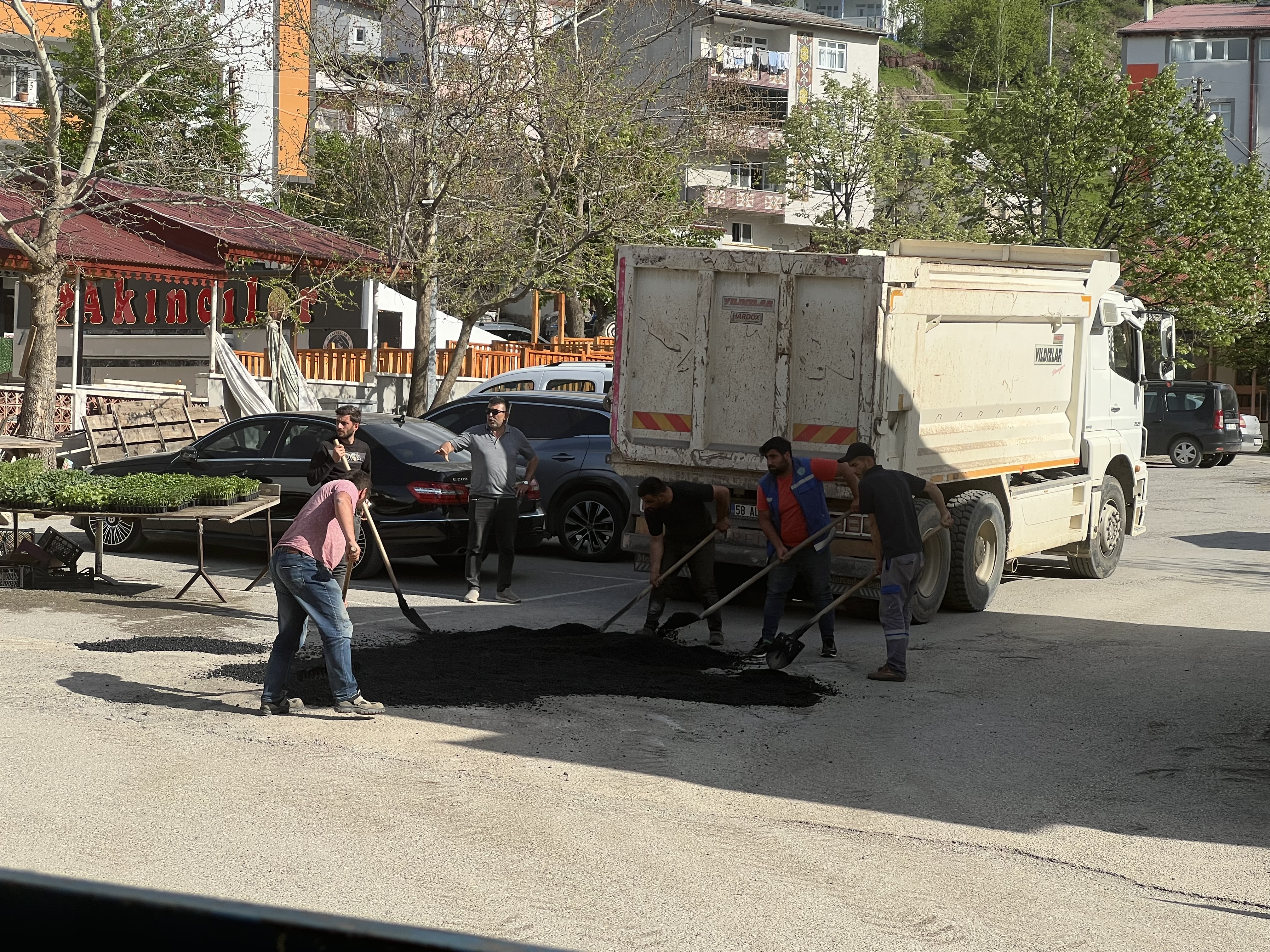 Sivas'ta Belediye, Bozuk Yolları Onarıyor