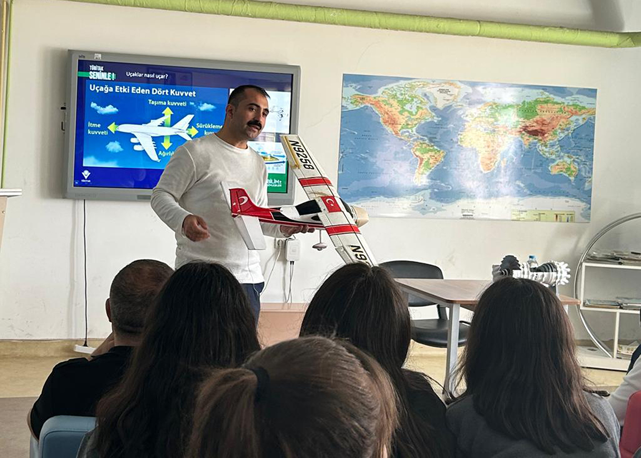 Gemerek'te bilim söyleşisi programı düzenlendi