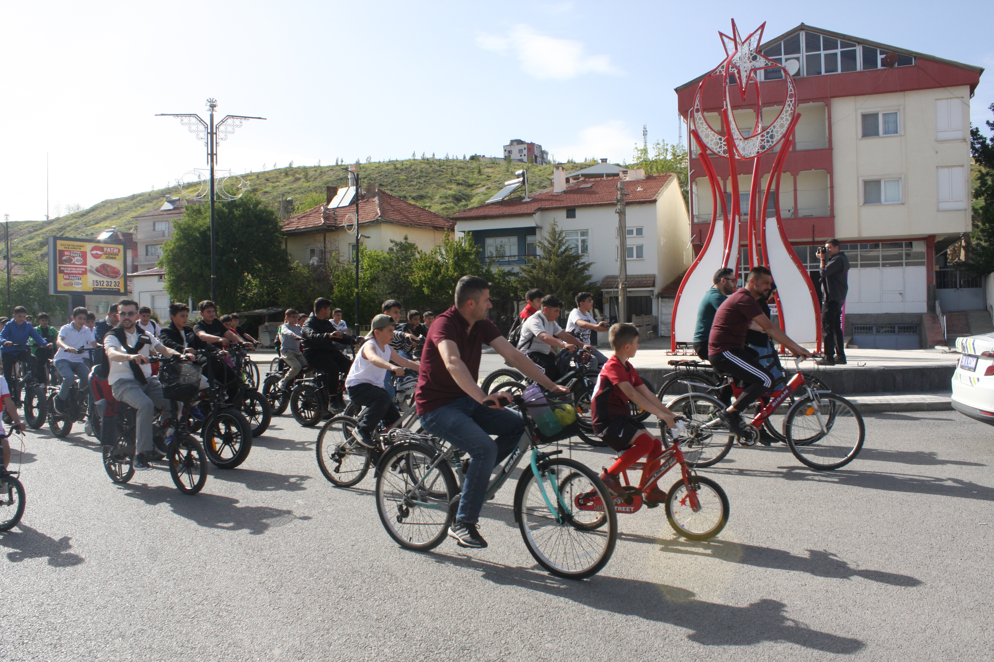 Sivas'ta öğrenciler 19 Mayıs ruhuyla pedal çevirdi!