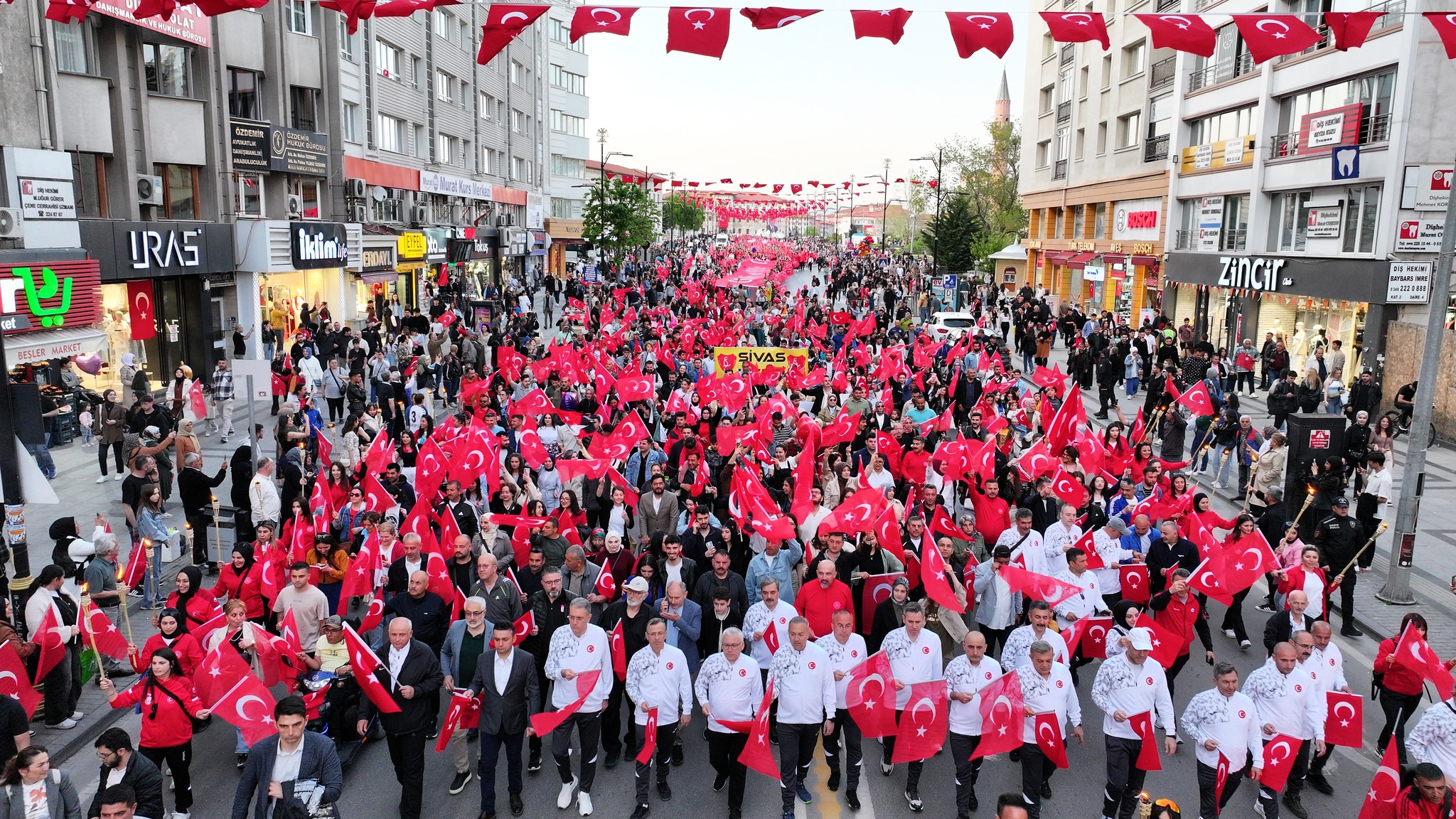 Gençlik Sivas'ta yürüdü