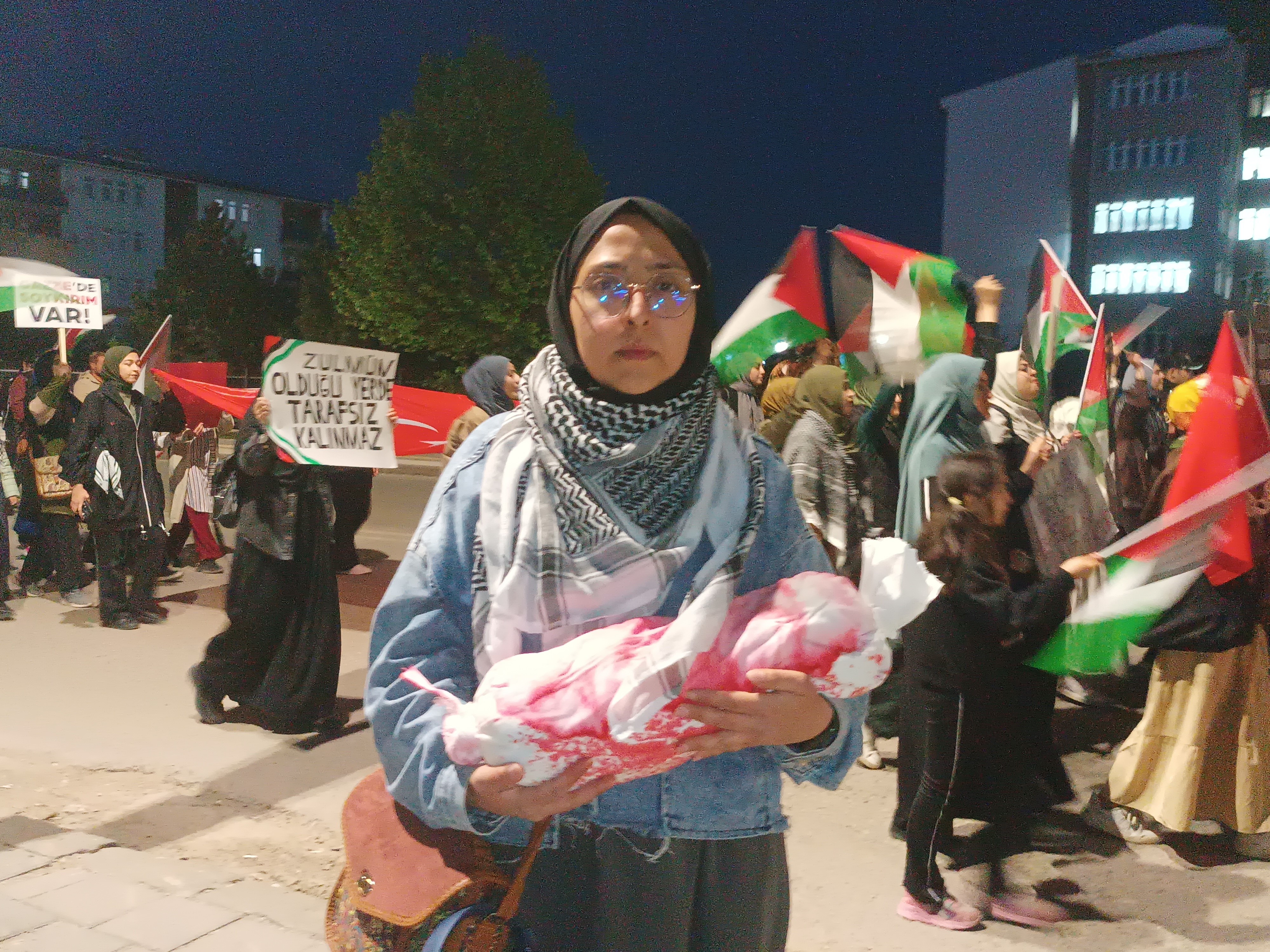 SCÜ'lü öğrencilerden bebek katili İsrail'e anlamlı protesto