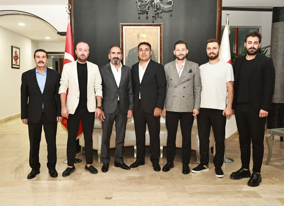 Mecnun Otyakmaz Sivas'ta Yönetimi Topladı!