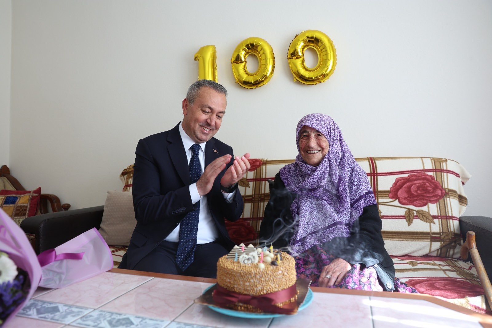 İşte Sivas'ın 100 Yıllık Çınarı! Başkan Uzun'dan Anlamlı Ziyaret