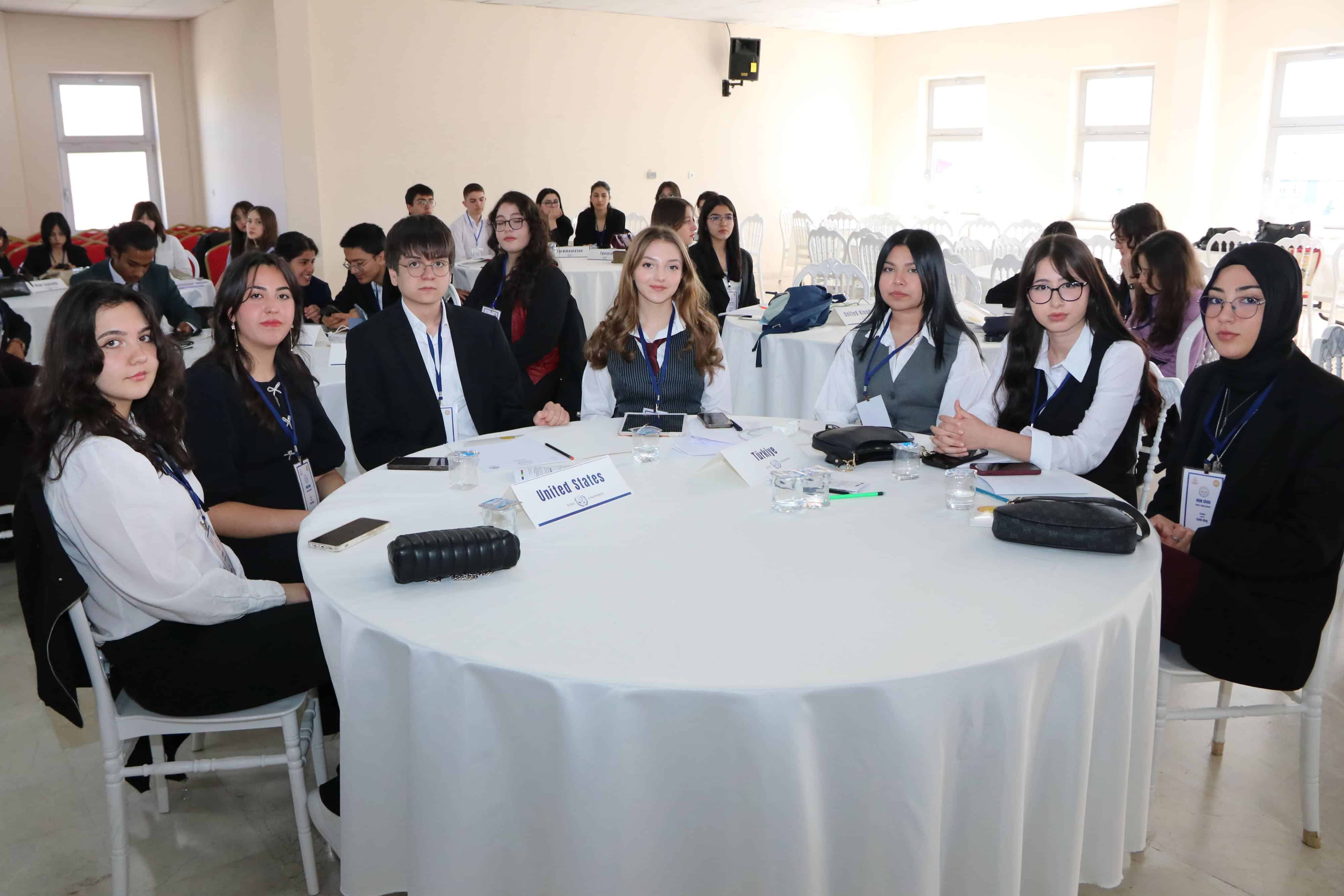 Gençler BM'yi Simüle Etti! Sivas'a 185 kişi MUN'a katıdı!