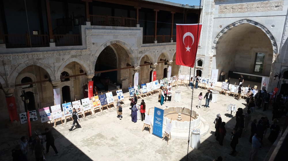 Sivas'ın 754 yıllık medresesinde sergi açıldı