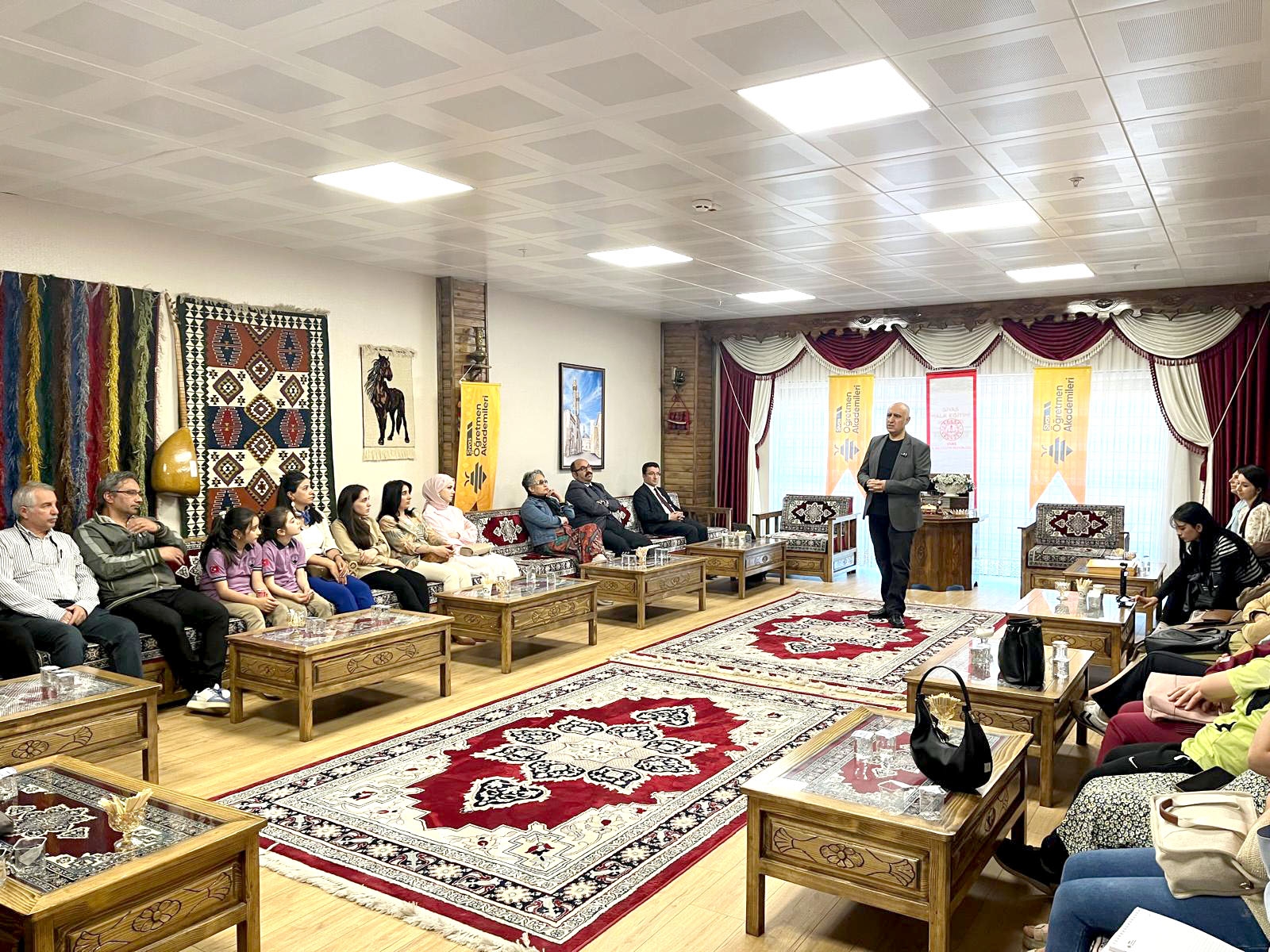 Sivas'ta öğretmenlere diksiyon eğitimi