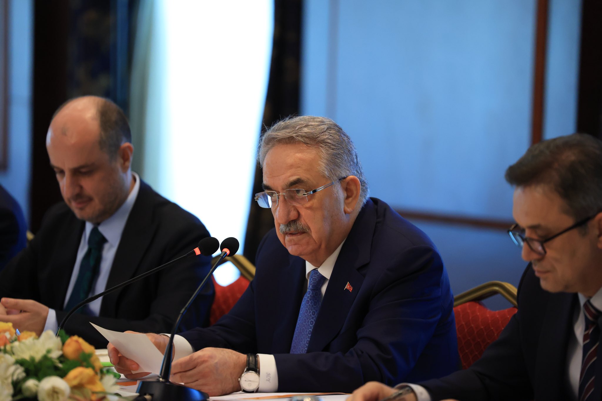 AK Parti'den yeni anayasa çalıştayı