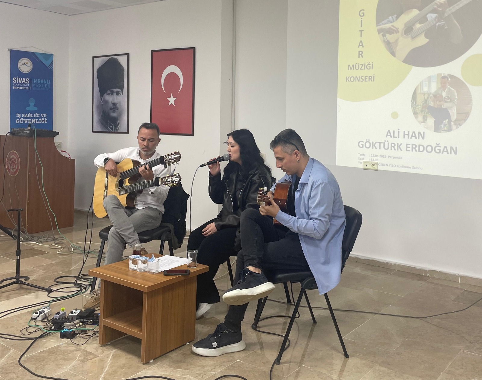 Öğrencilerden gitar dinletisi