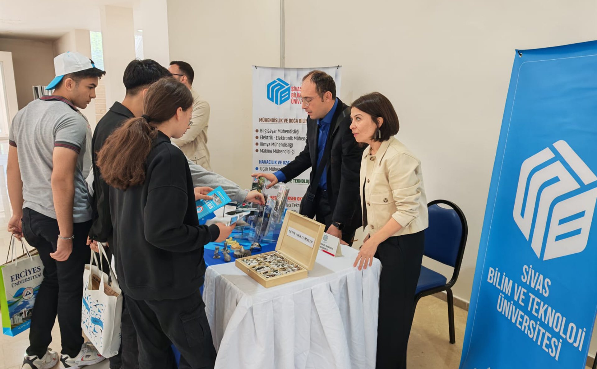 SBTÜ kardeş illerde aday öğrencilere tanıtıldı