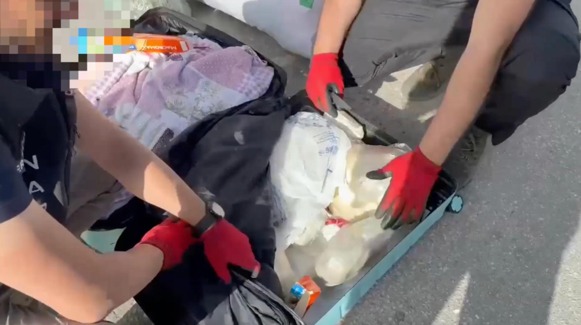 Sivas'ta durdurulan yolcu otobüsünde uyuşturucu ele geçirildi