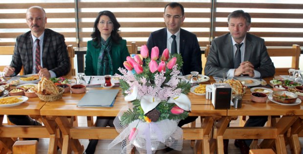 Bu Kutlu Yolda Bende Varım