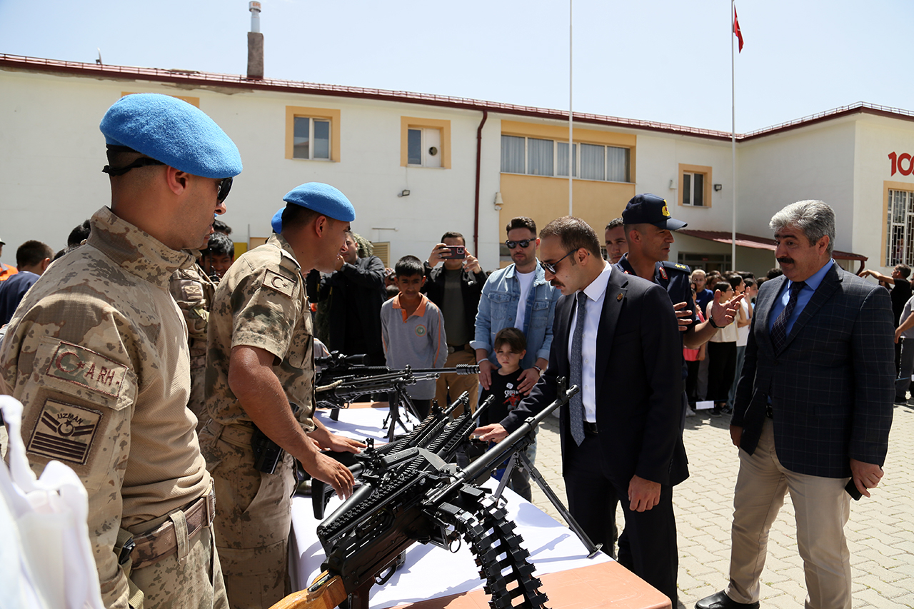 Gemerek'te öğrencilere jandarma tanıtıldı