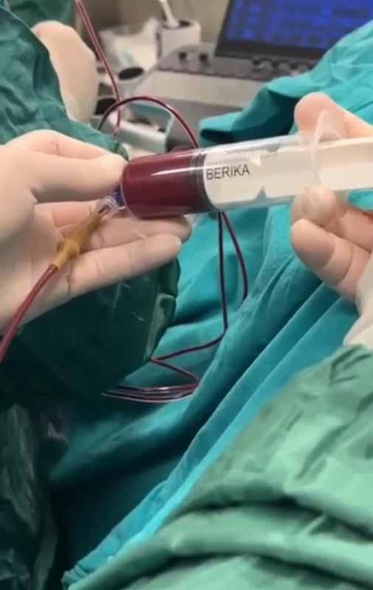 Anne karnındaki bebeğe kan nakli yapıldı