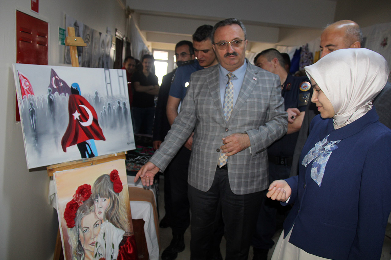 Hafik'te 'Hayat Boyu Öğrenme Haftası'na özel sergi