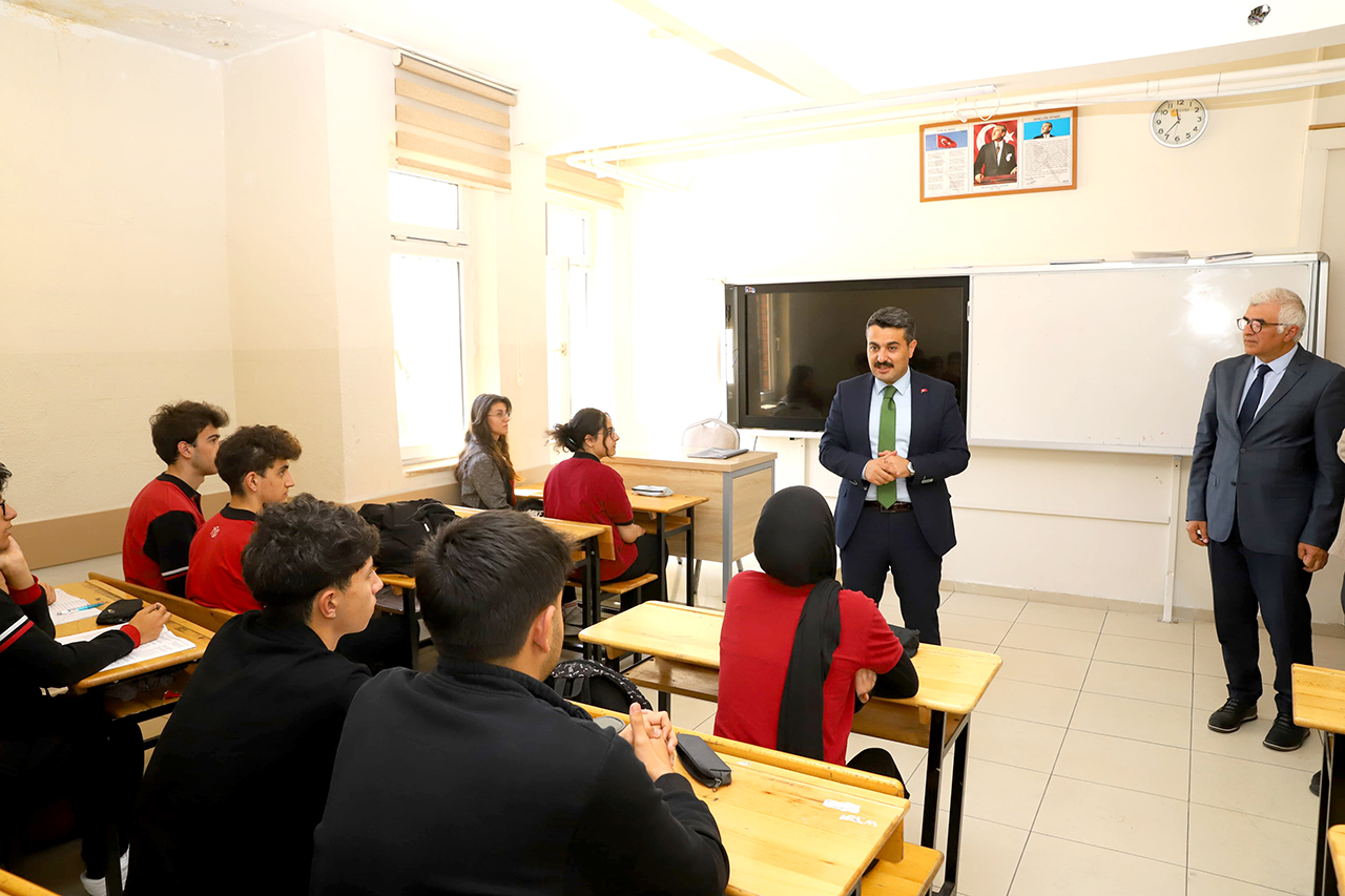 Müdür Erdoğan'dna öğrencilere önemli uyarı