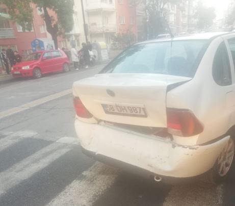 Mevlana Mahallesi'nde Kaza! 2 Kişi Yaralandı
