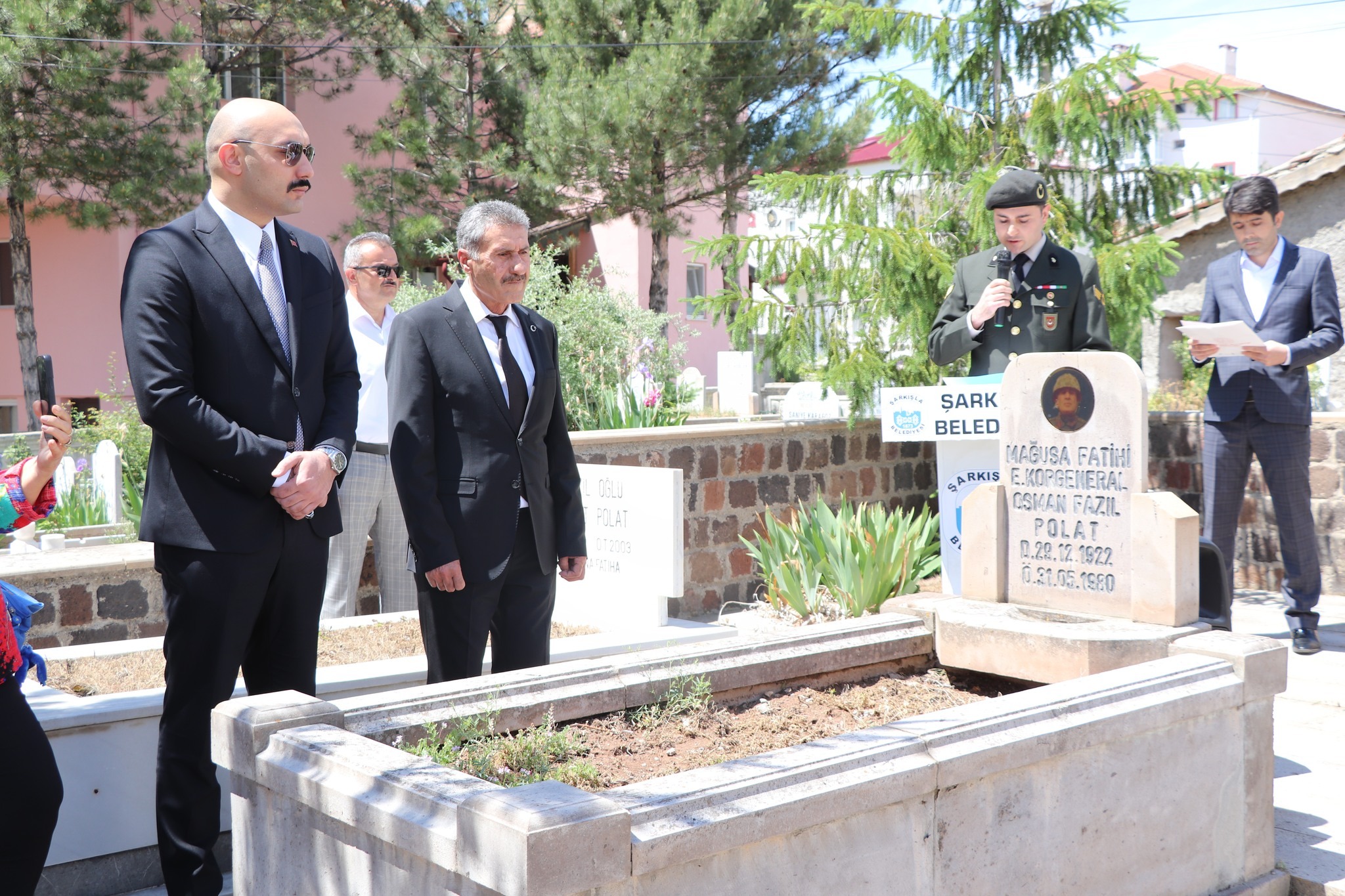 Emekli Korgeneral Polat, Sivas'ta mezarı başında anıldı