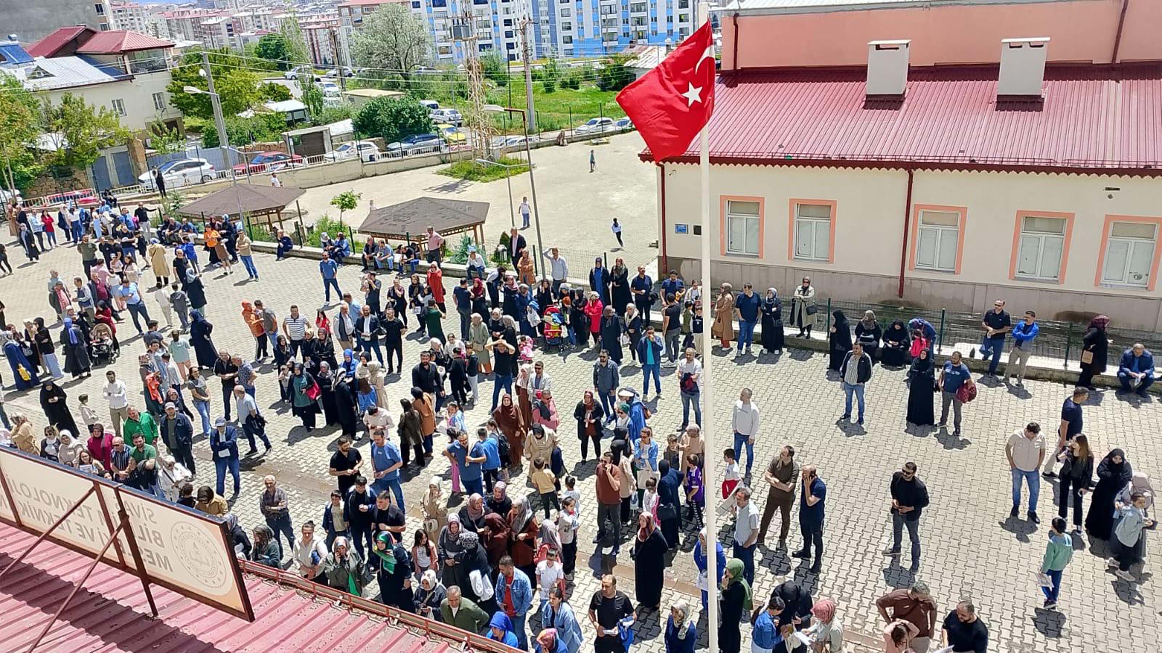 Sivas'ta 30 Kişilik Şans için Bin 456 Öğrenci Yarıştı