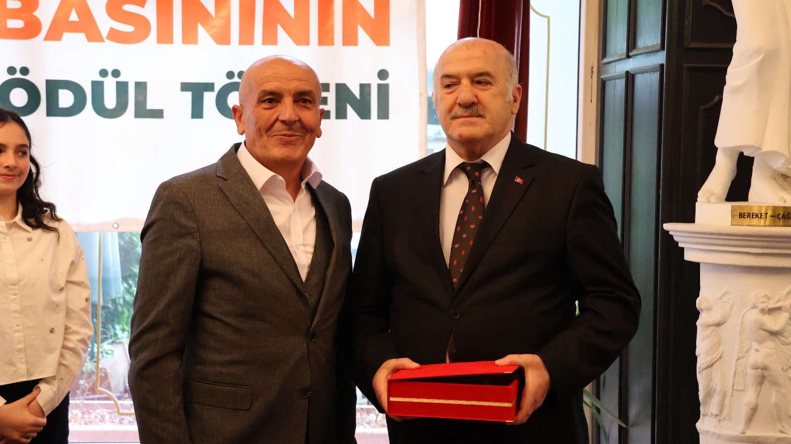 Sirer Doğan'a Onur Ödülü