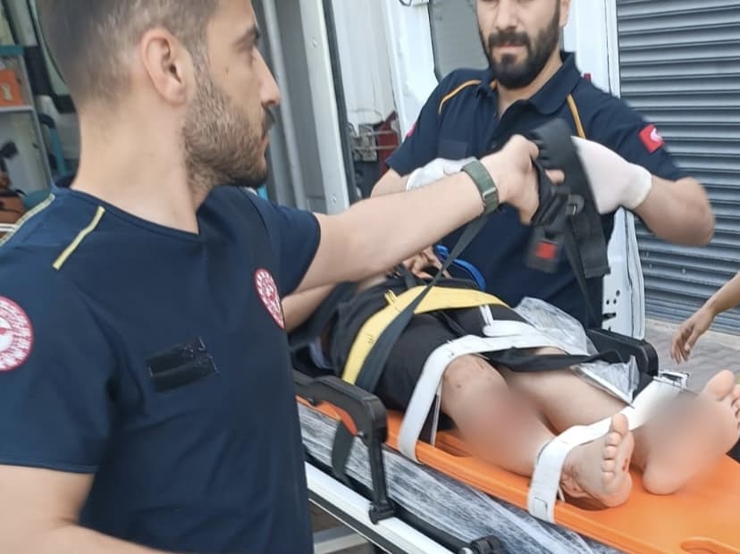 2'nci katın balkonundan düşen çocuk yaralandı