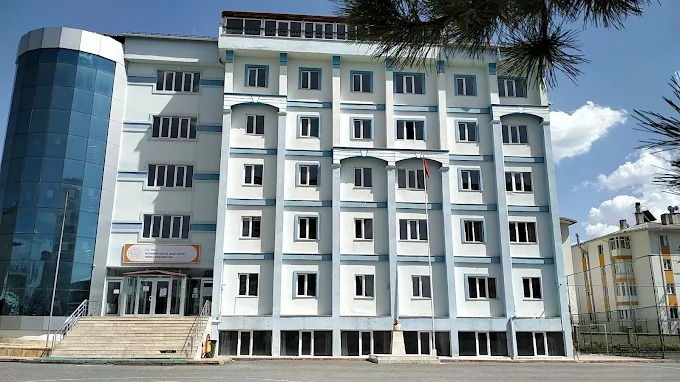 Sivas’taki Uluslararası İmam Hatip Lisesi’nin Kapatılma Endişesi: Veliler ve Öğrenciler Tedirgin