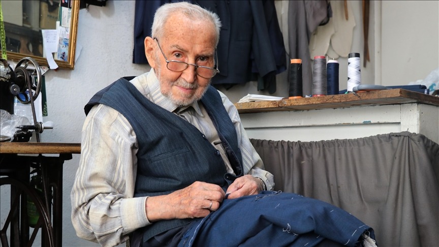 İğne ipliği 80 yıldır elinden düşürmüyor